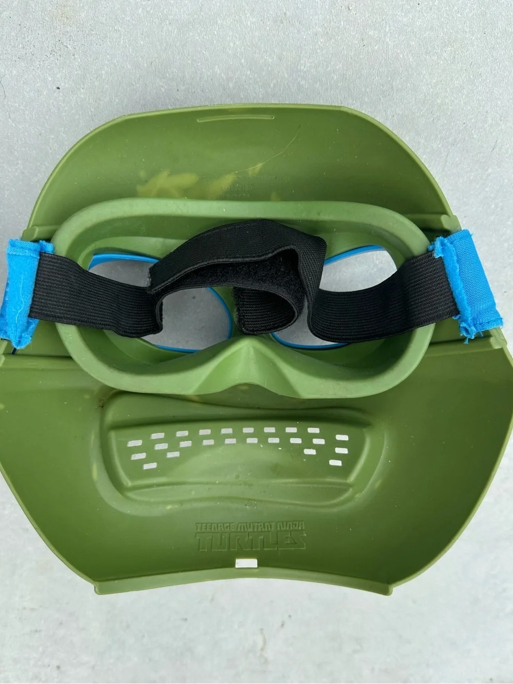 Teenage Mutant Ninja Turtle TMNT Leonardo Plastic Mask 2013 Viacom 8x8 Inch